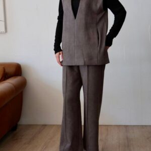 235. Anna Kerry / アンナケリー  スウェードジレ(camel/gray)（85253404)